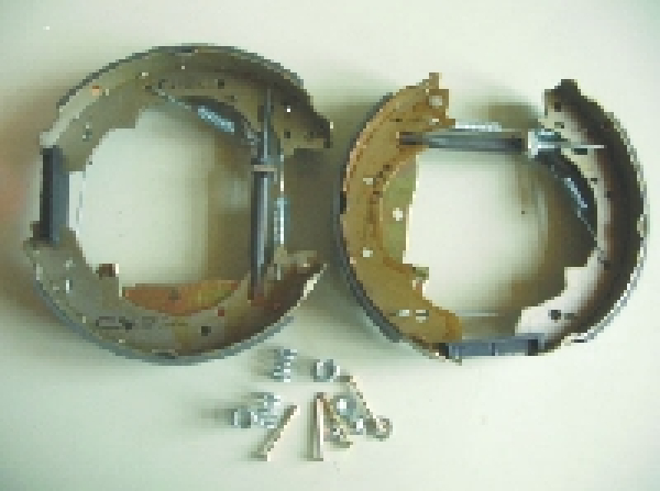 Bremsbelagsatz und Nachsteller vormontiert